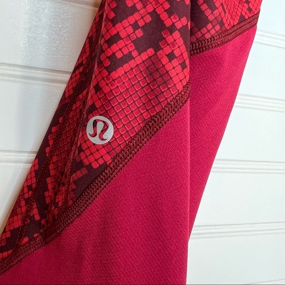 Lululemon Vent It Out Crop Mini Ziggy Snake Red Tide Cranberry / Cranberry Sz 4 - Picture 7 of 13